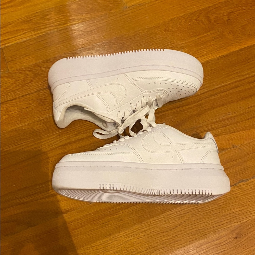 Nike Women’s Court Vision Alta leather platform sneakers size 7